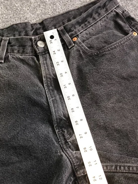 Vintage Y2K Levis 550 Denim Shorts Mens 32 Black Relaxed Gray Jort Skate - Picture 4 of 8